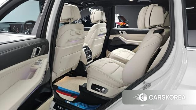 BMW X7 (G07) 2024 Белый из Кореи, фото 2