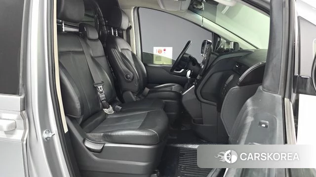 Hyundai Staria 2022 Серебряный из Кореи, фото 2