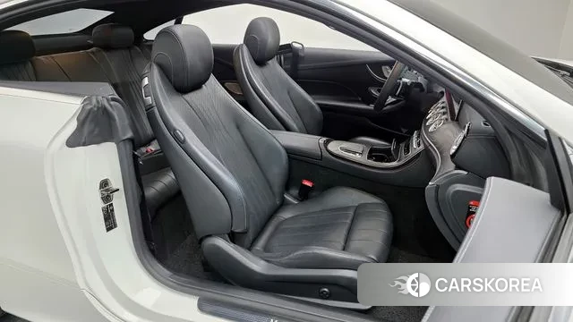 Mercedes-Benz E-Class W213 2022 Белый из Кореи, фото 2