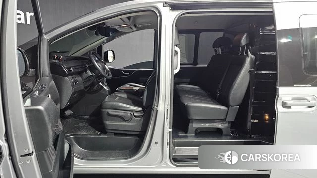 Hyundai Staria 2023 Серебряный из Кореи, фото 2