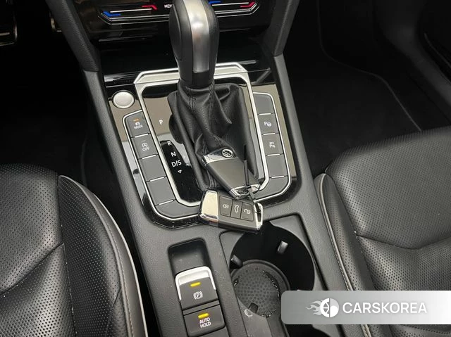 Volkswagen Arteon 2022 Серебристо-серый из Кореи, фото 2