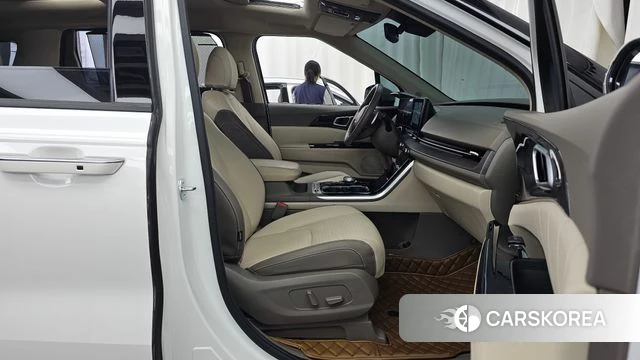 Kia Carnival 4th generation 2023 Белый из Кореи, фото 2