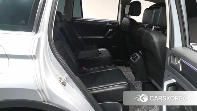 Volkswagen Tiguan second Generation 2022 Серебристо-серый из Кореи, фото 2