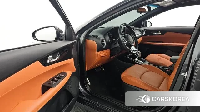 Kia The New K3 2nd generation 2024 Белый из Кореи, фото 2