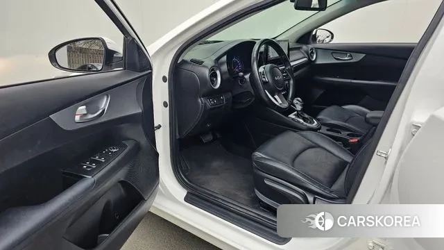 Kia The New K3 2nd generation 2021 Белый из Кореи, фото 2