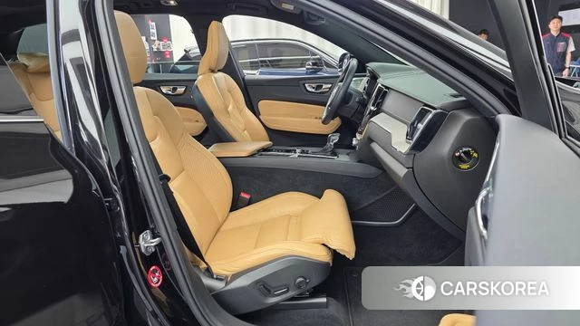 Volvo XC60 second Generation 2018 Черный из Кореи, фото 2