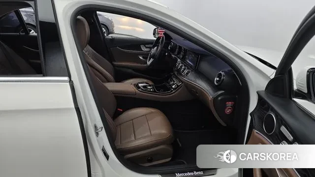 Mercedes-Benz E-Class W213 2018 Белый из Кореи, фото 2