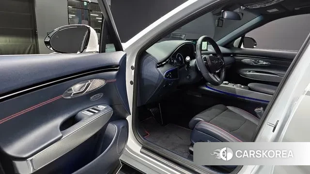 Genesis GV70 2023 Белый из Кореи, фото 2