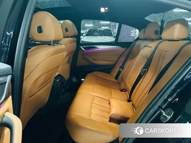 BMW 5 Series (G30) 2018 Черный из Кореи, фото 2