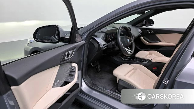 BMW 1 Series (F70) 2025 Серебристо-серый из Кореи, фото 2