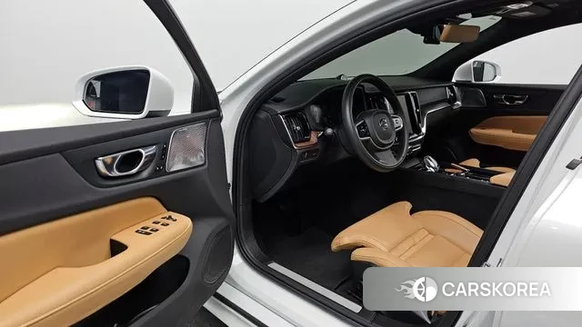 Volvo S60 3rd generation 2021 Белый из Кореи, фото 2