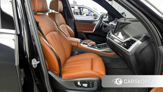 BMW X7 (G07) 2024 Черный из Кореи, фото 2