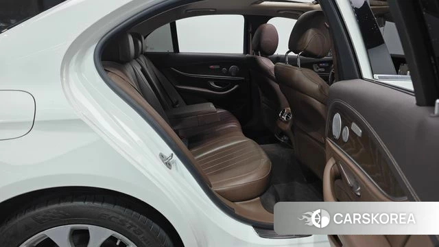 Mercedes-Benz E-Class W213 2018 Белый из Кореи, фото 2
