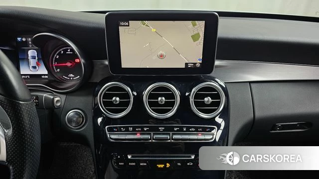 Mercedes-Benz C-Class W205 2018 Белый из Кореи, фото 2