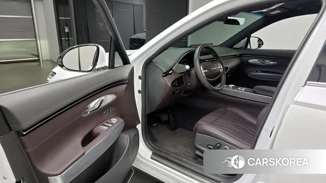 Genesis GV70 2023 Белый из Кореи, фото 2