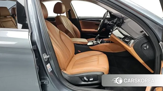 BMW 5 Series (G30) 2018 Серый из Кореи, фото 2