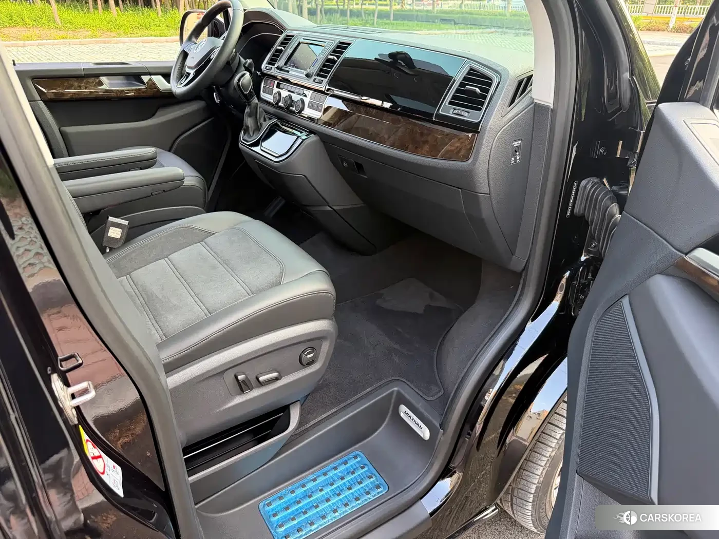 Volkswagen Multivan 2020 Черный из Китая, фото 2