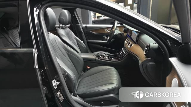 Mercedes-Benz E-Class W213 2020 Черный из Кореи, фото 2