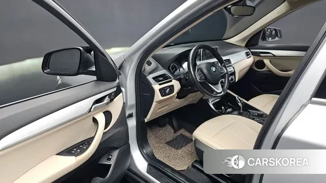 BMW X1 (F48) 2020 Серебристо-серый из Кореи, фото 2