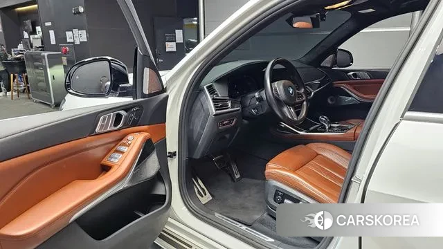 BMW X7 (G07) 2021 Белый из Кореи, фото 2