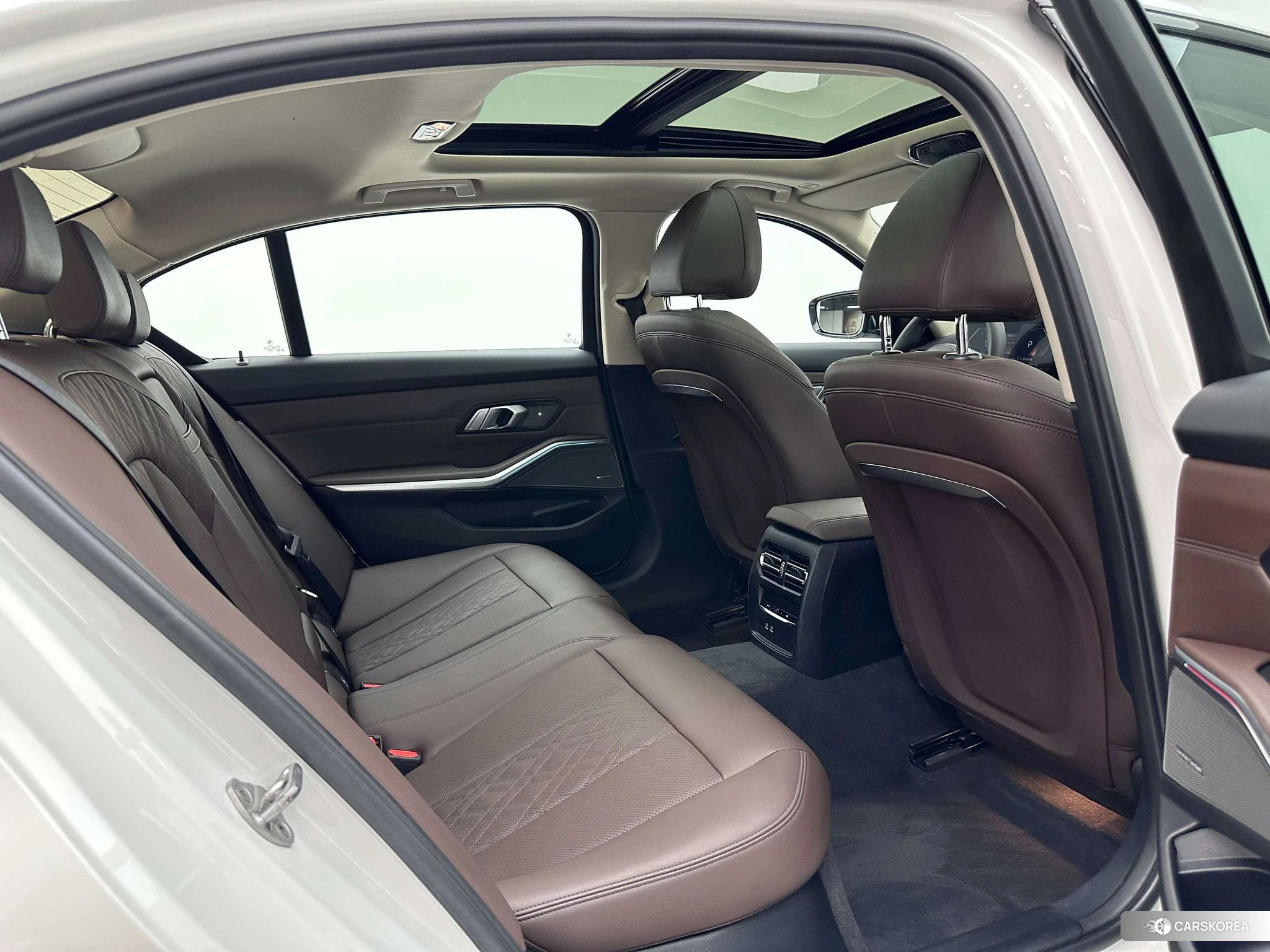 BMW 3 series 2022 Белый из Китая, фото 2