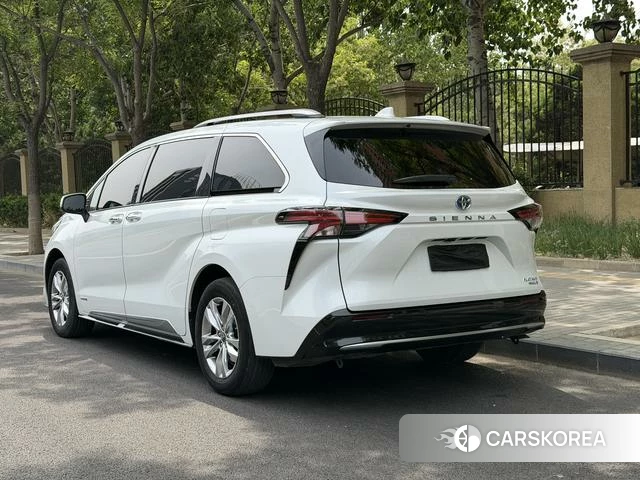 Toyota Saina 2023 Белый из Китая, фото 2