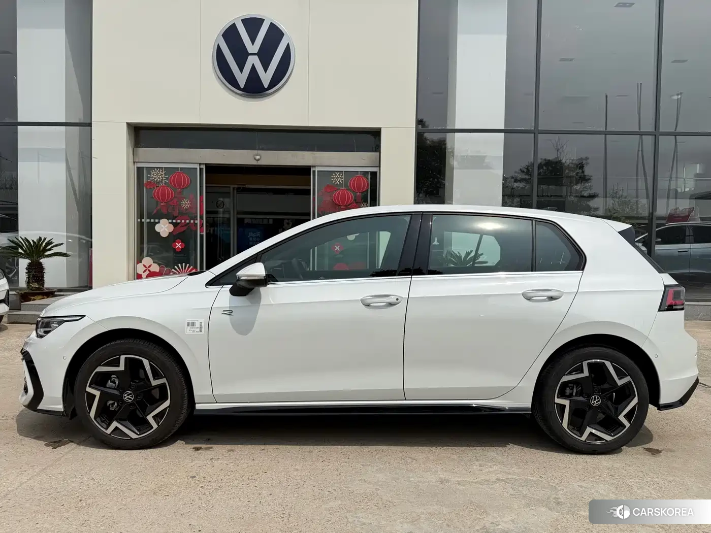 Volkswagen Golf 2025 Белый из Китая, фото 2