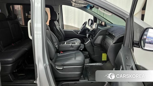 Hyundai Staria 2025 Серебряный из Кореи, фото 2