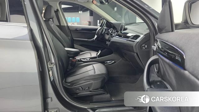 BMW X1 (F48) 2022 Серый из Кореи, фото 2