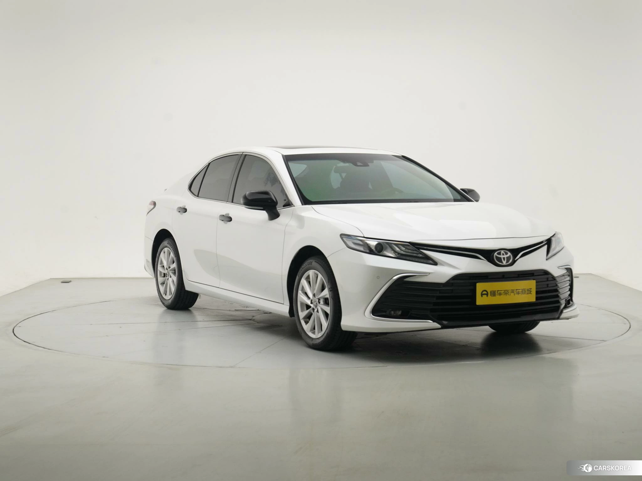 Toyota Camry 2022 Белый из Китая, фото 2