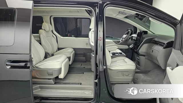 Hyundai Staria 2023 Черный из Кореи, фото 2