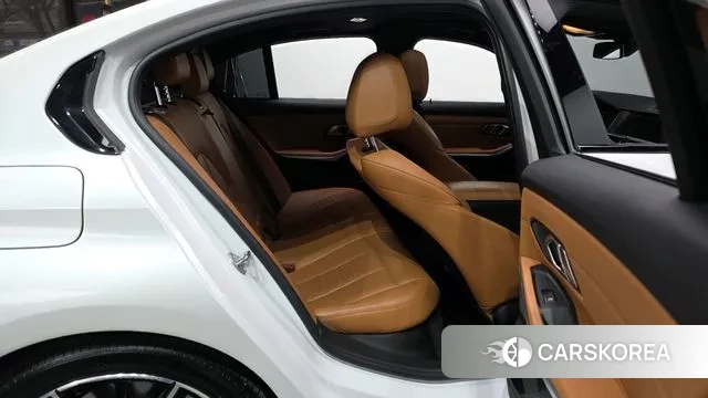 BMW 3 Series (G20) 2020 Белый из Кореи, фото 2