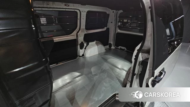 Hyundai Staria 2024 Белый из Кореи, фото 2
