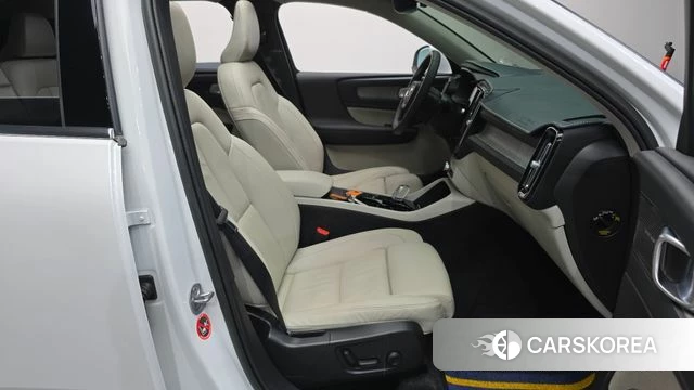 Volvo XC40 2022 Белый из Кореи, фото 2