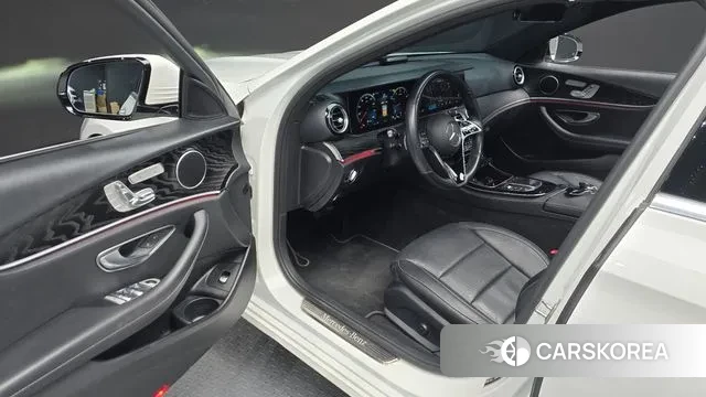 Mercedes-Benz E-Class W213 2022 Белый из Кореи, фото 2