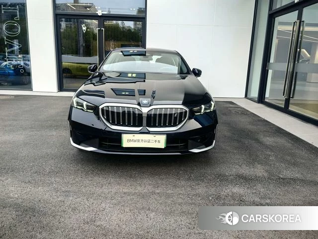 BMW i5 2025 Черный из Китая, фото 2