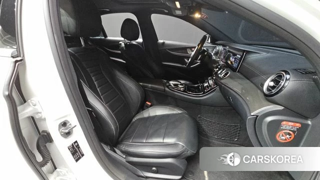 Mercedes-Benz E-Class W213 2018 Белый из Кореи, фото 2