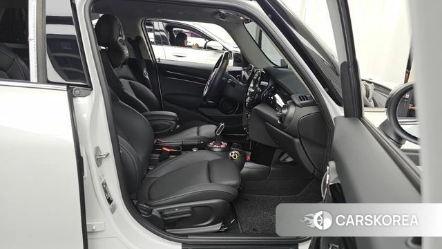 Mini Cooper 2024 Белый из Кореи, фото 2