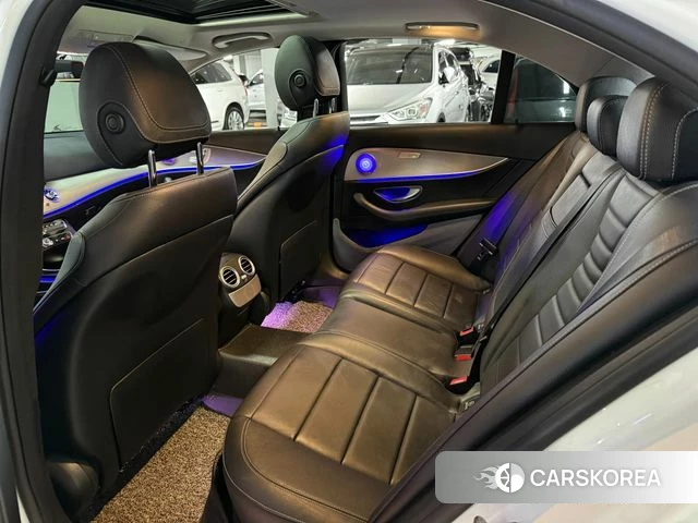 Mercedes-Benz E-Class W213 2018 Белый из Кореи, фото 2