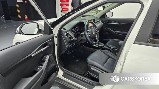 Kia Seltos 2021 Белый из Кореи, фото 2