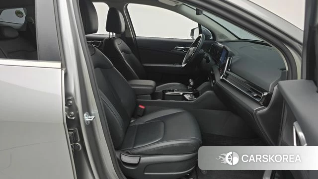 Kia Sportage 5th Generation 2023 Серебристо-серый из Кореи, фото 2