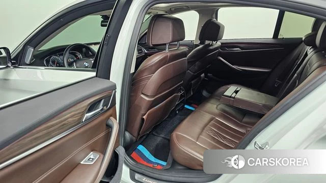 BMW 5 Series (G30) 2018 Белый из Кореи, фото 2