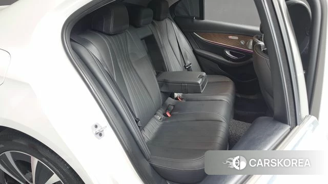 Mercedes-Benz E-Class W213 2019 Белый из Кореи, фото 2
