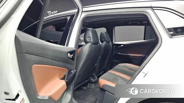 Volkswagen ID.4 2023 Белый из Кореи, фото 2