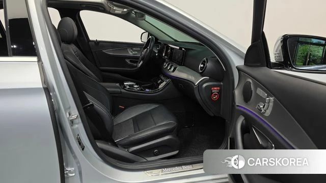 Mercedes-Benz E-Class W213 2019 Серебристо-серый из Кореи, фото 2