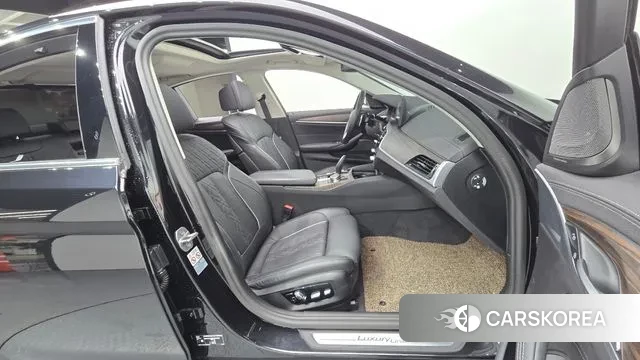 BMW 5 Series (G30) 2023 Черный из Кореи, фото 2