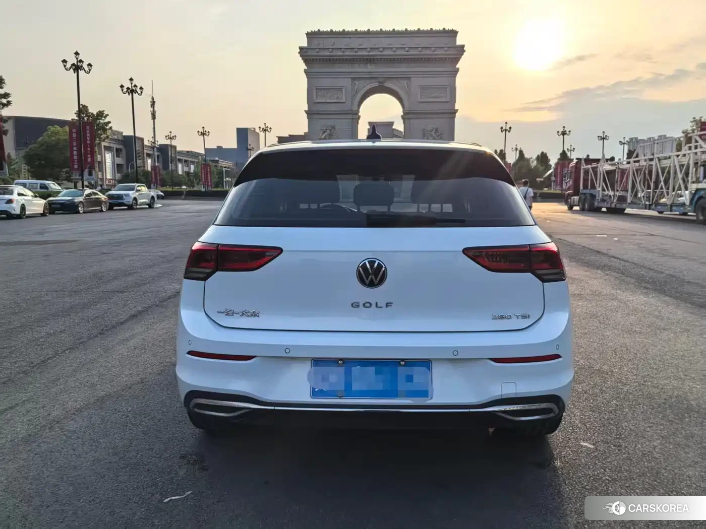 Volkswagen Golf 2024 Белый из Китая, фото 2