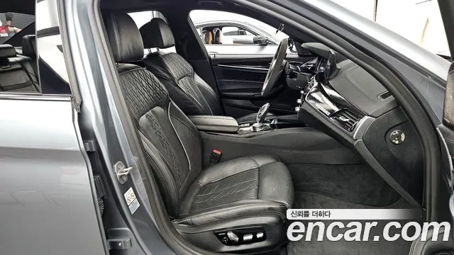 BMW 5 Series (G30) 2018 Серый из Кореи, фото 2