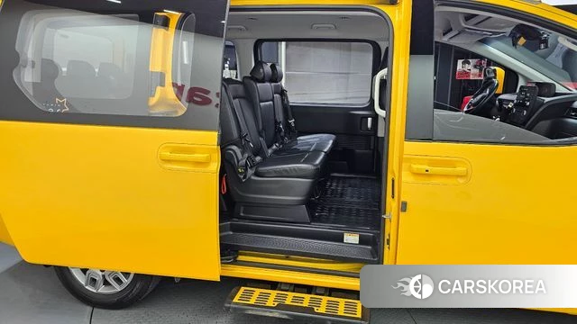 Hyundai Staria 2022 Желтый из Кореи, фото 2