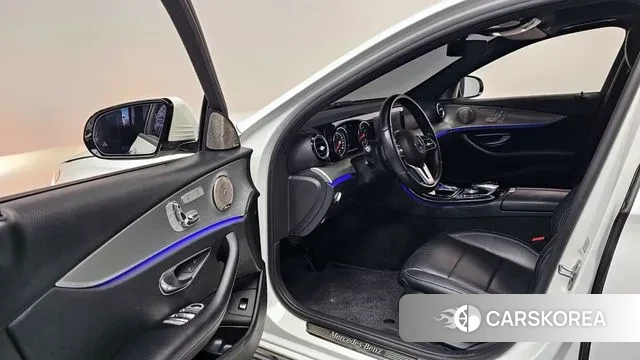 Mercedes-Benz E-Class W213 2019 Белый из Кореи, фото 2